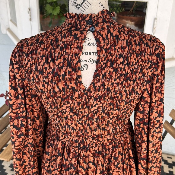 Lightweight, Balloon Sleeve, Smocked Floral Dress with Pockets - Picture 3 of 8